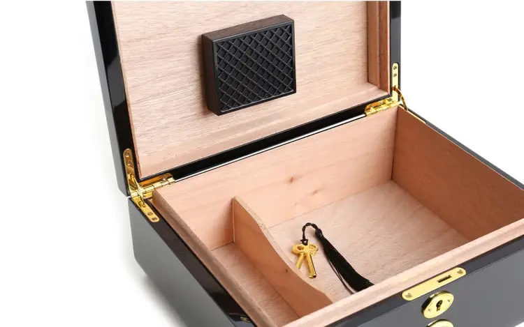 Savinelli Humidor Svartlackad Carbon med Nyckel - Bild 3
